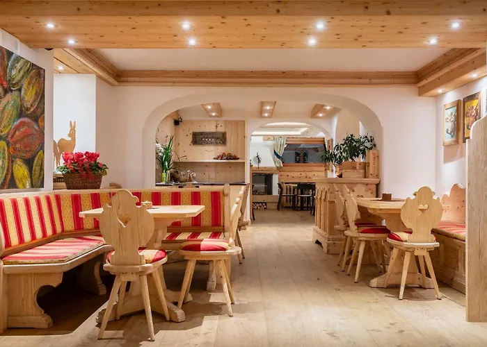 Ciasa Lorenzi Hotel