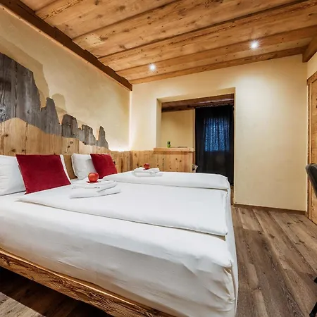 Hotel Ciasa Lorenzi 3*