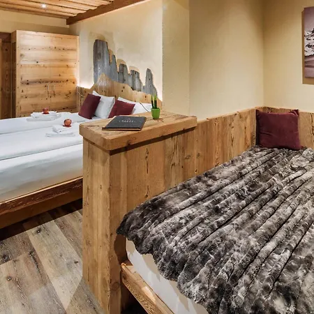 Ciasa Lorenzi Hotel